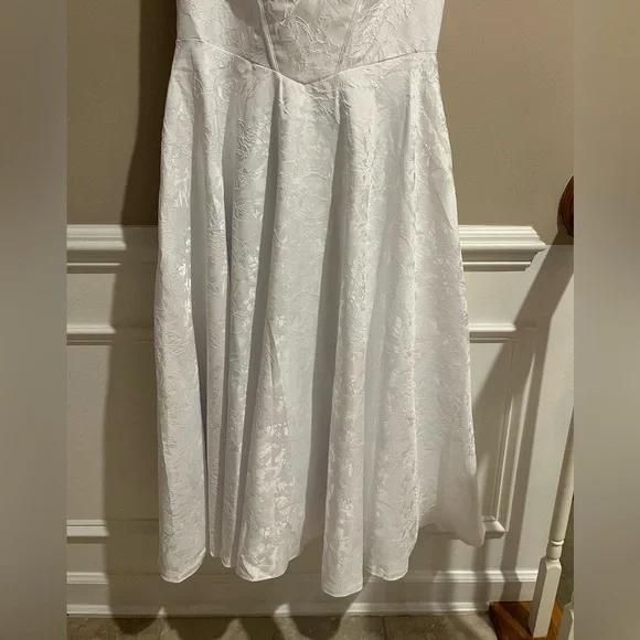 Pretty White Dress - Picture 8 of 9